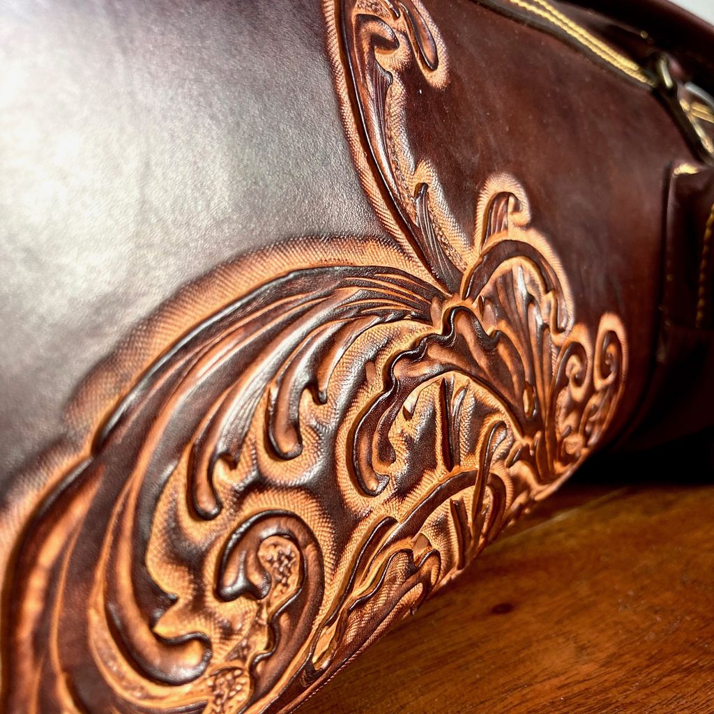 ZOZOTTE Sculpté - Étui en Cuir Repoussé pour Cornets à Bouquin et Flûtes à Bec