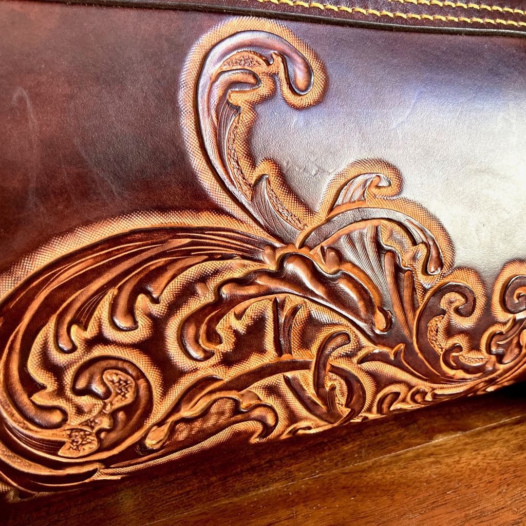 ZOZOTTE Sculpté - Étui en Cuir Repoussé pour Cornets à Bouquin et Flûtes à Bec
