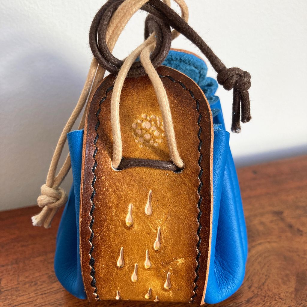 YVONNE V1 - Bourse en Cuir avec Bande Décorative Repoussage