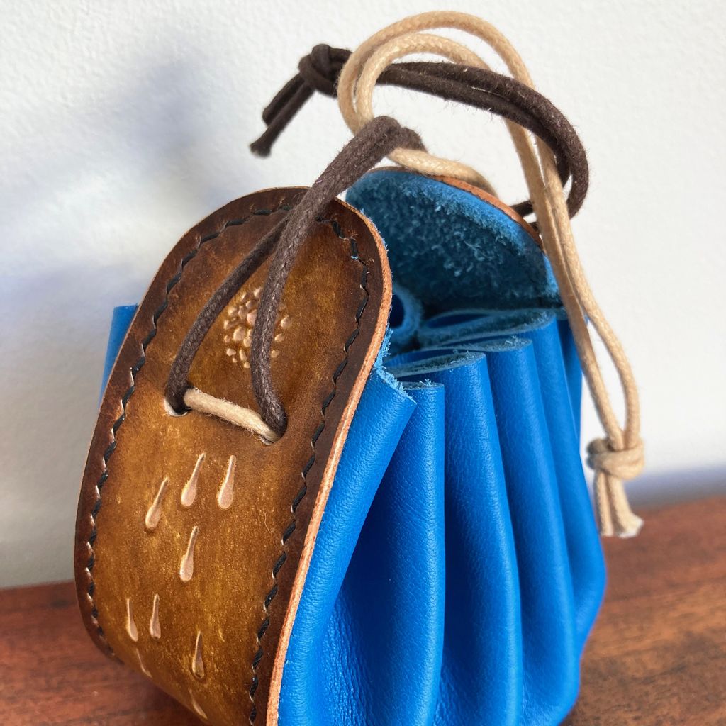 YVONNE V1 - Bourse en Cuir avec Bande Décorative Repoussage