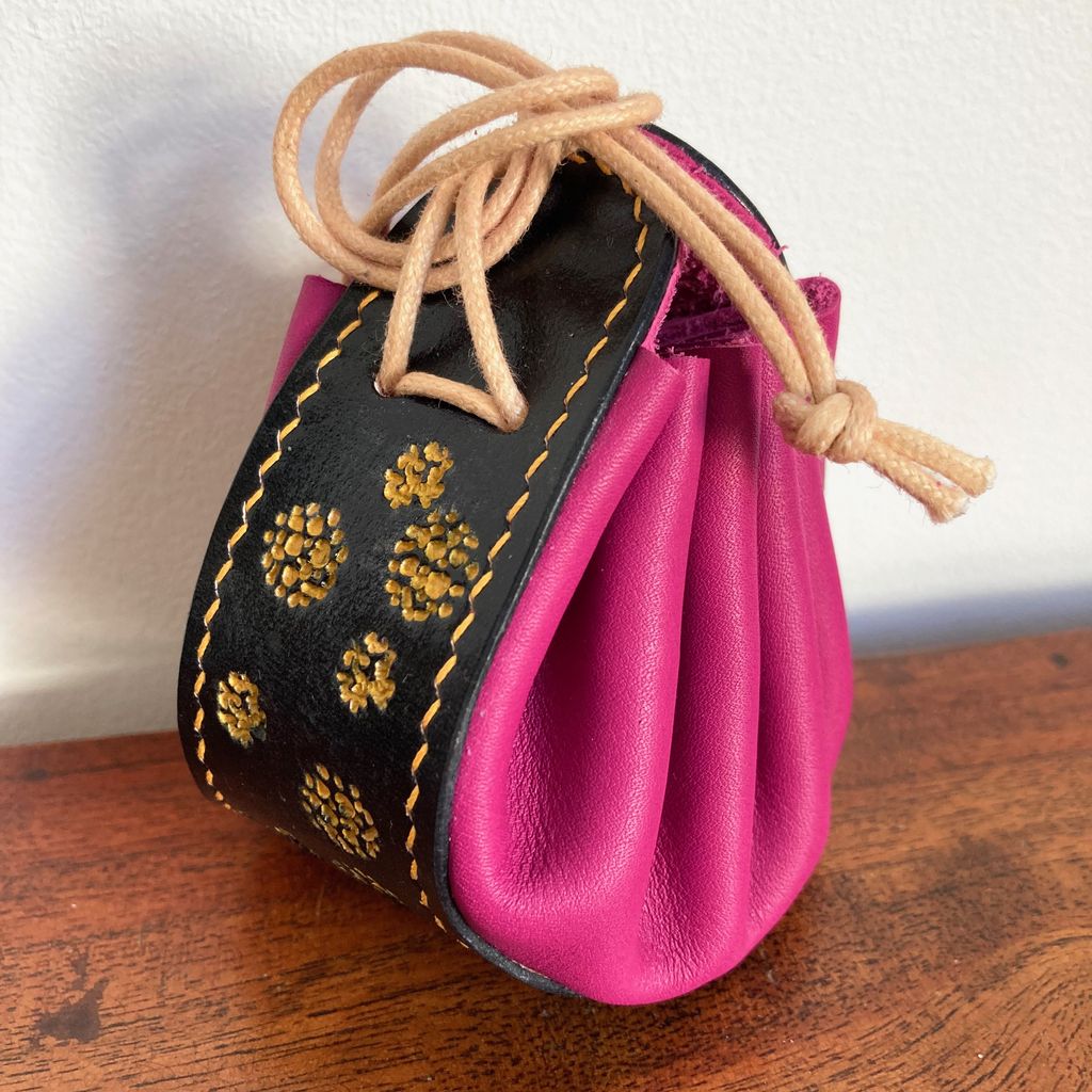YVONNE V1 - Bourse en Cuir avec Bande Décorative Repoussage